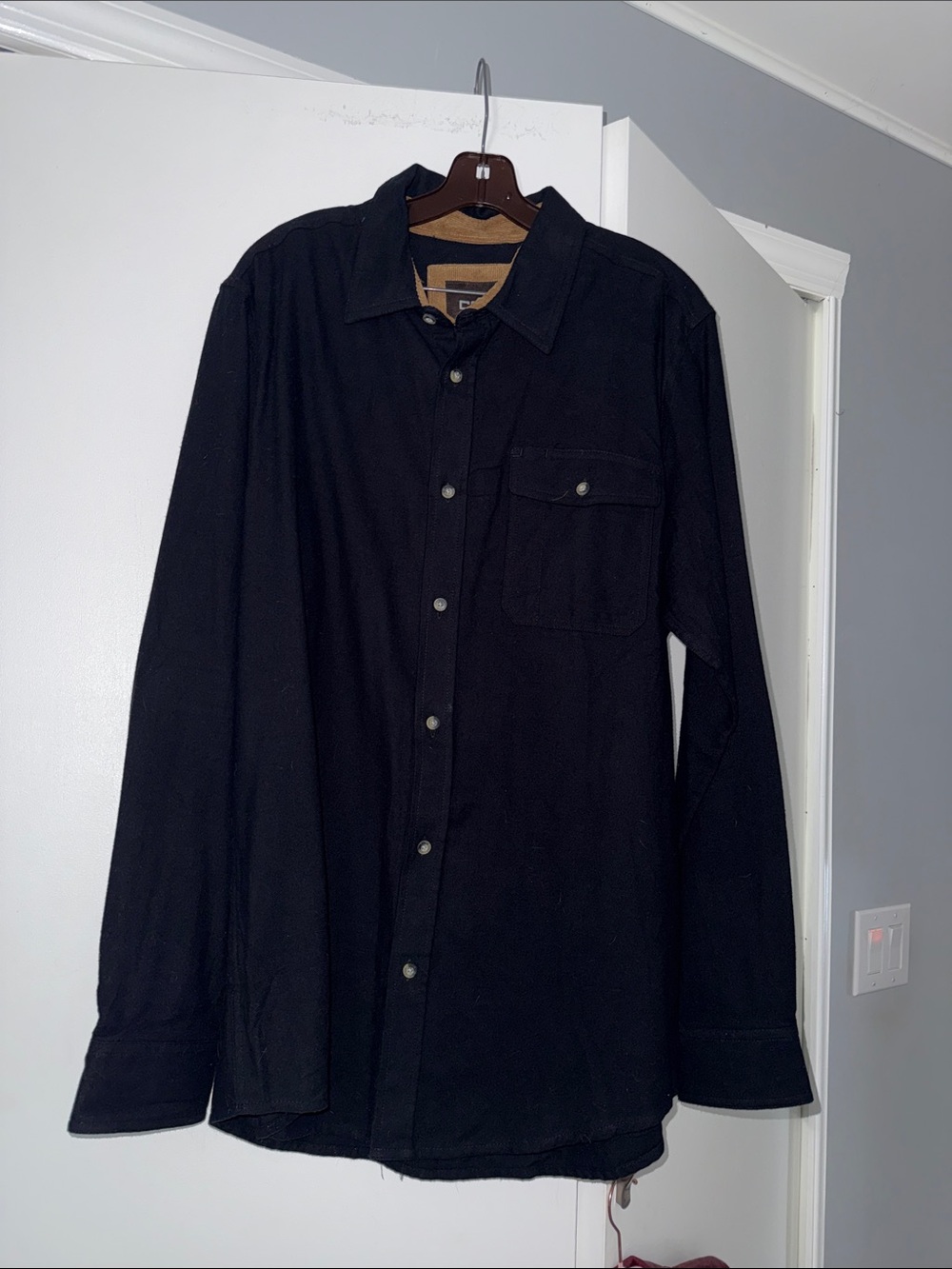 Men's Black Long-Sleeve Button-Up Shirt